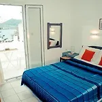 αλέα Νάουσα